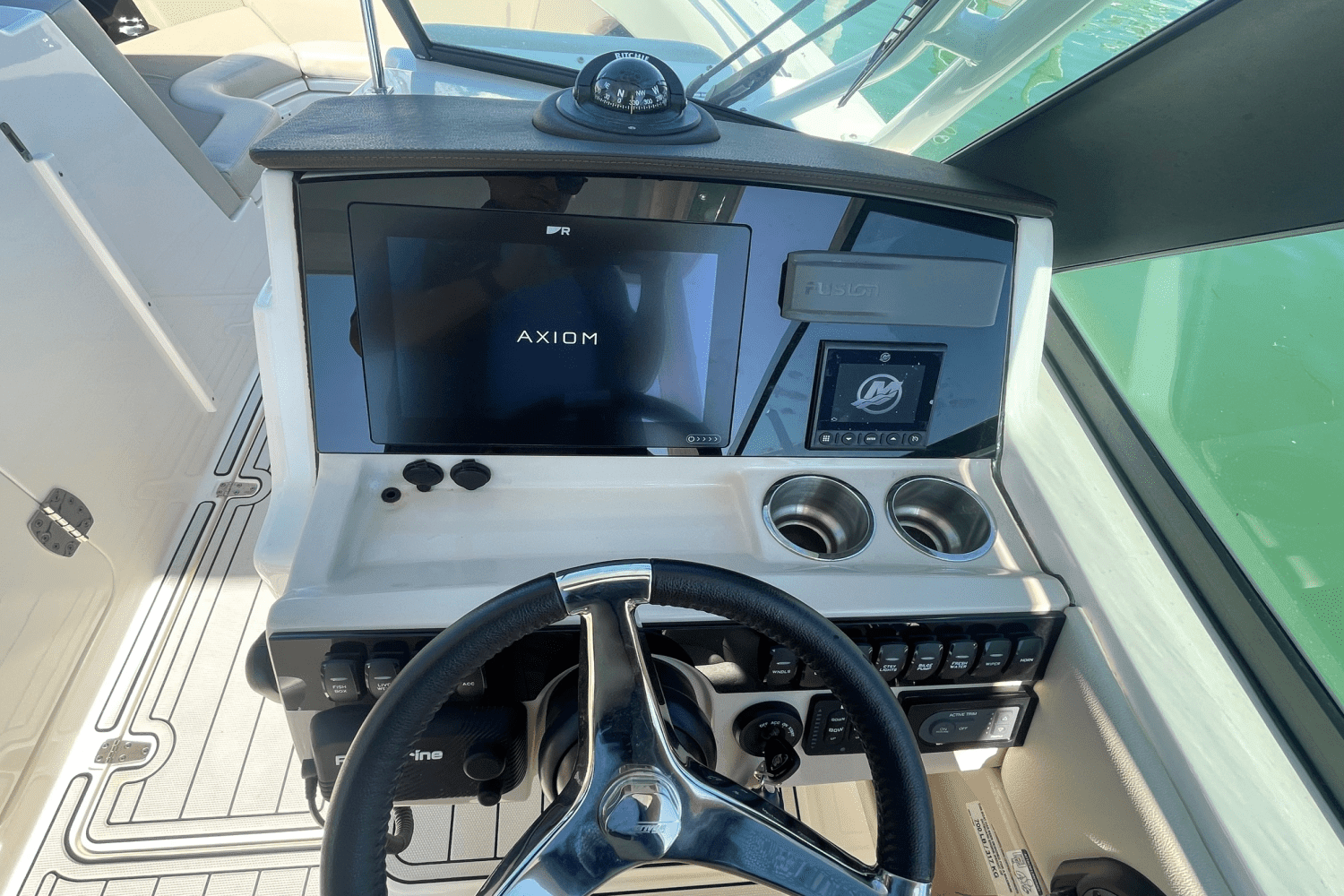2022 Boston Whaler 240 Vantage Image Thumbnail #7