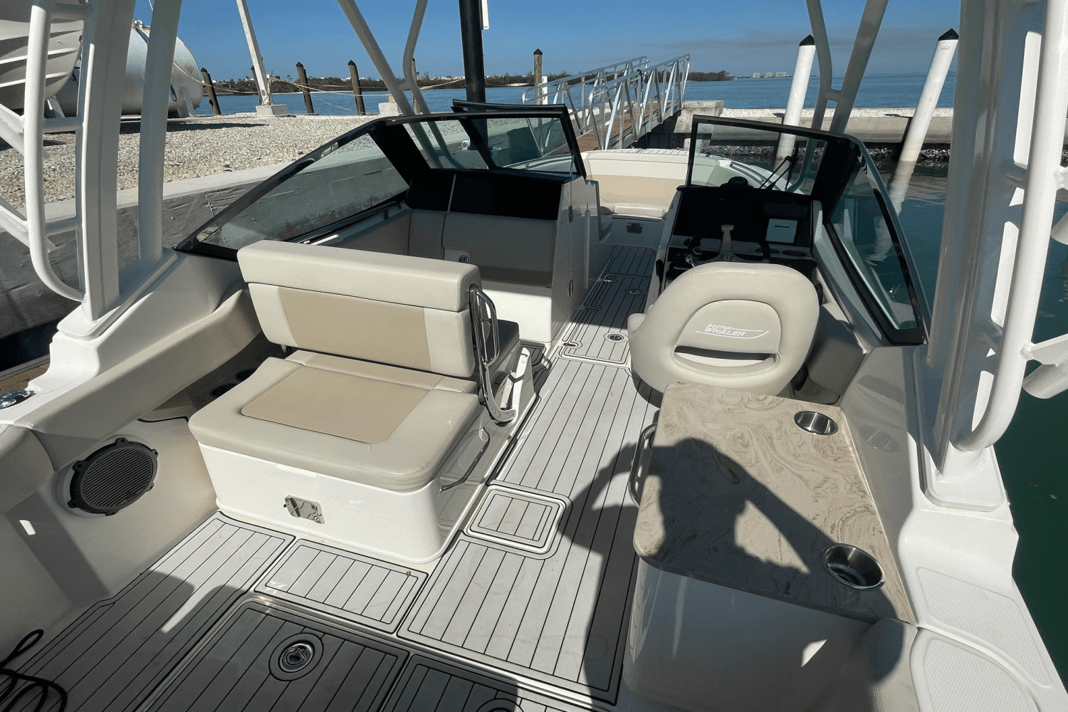 2022 Boston Whaler 240 Vantage Image Thumbnail #3