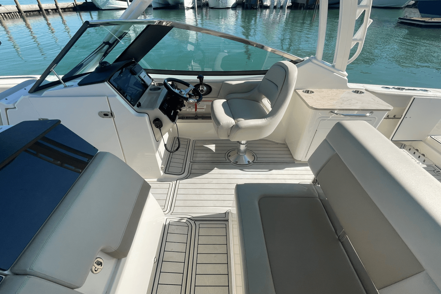 2022 Boston Whaler 240 Vantage Image Thumbnail #5