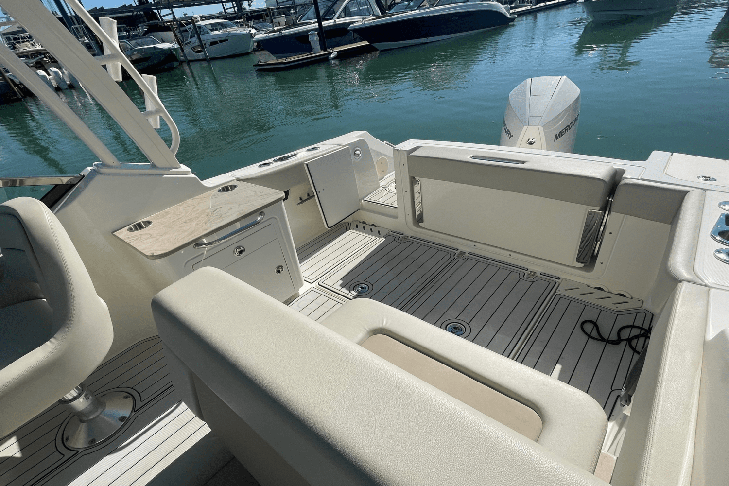 2022 Boston Whaler 240 Vantage Image Thumbnail #4