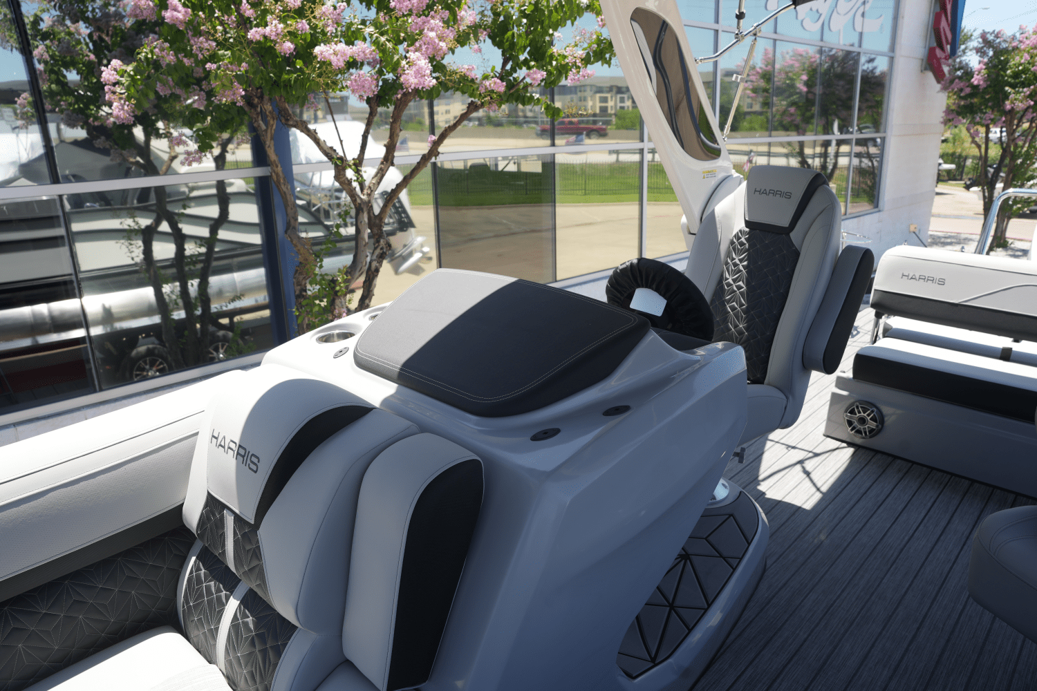 2025 Harris Grand Mariner 250 Image Thumbnail #9