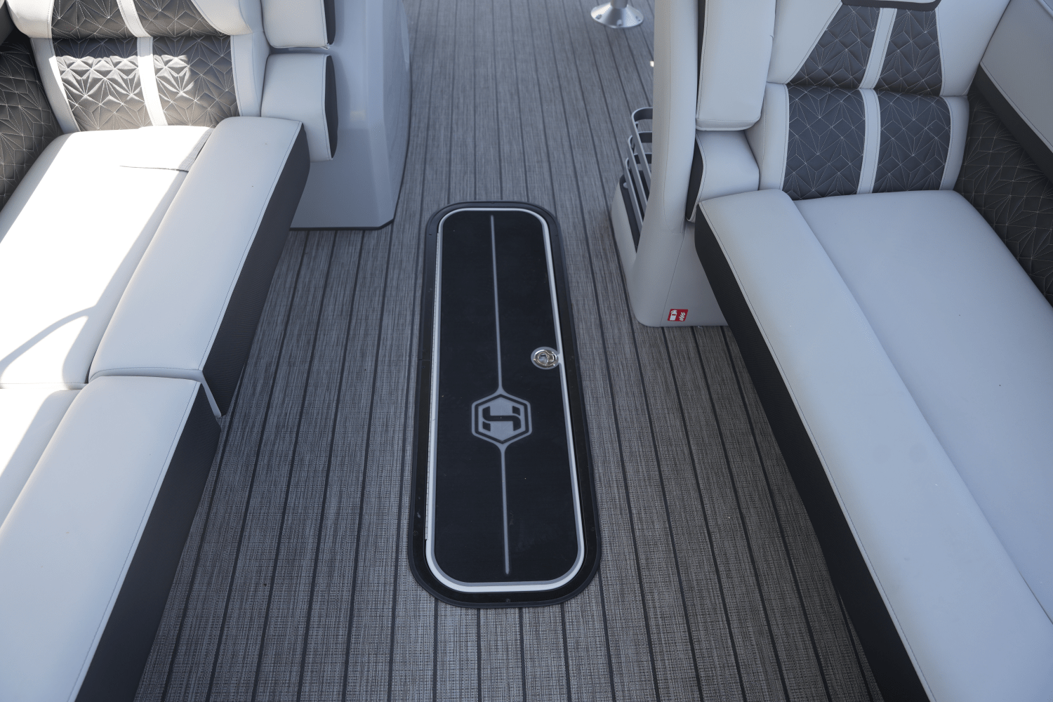 2025 Harris Grand Mariner 250 Image Thumbnail #8