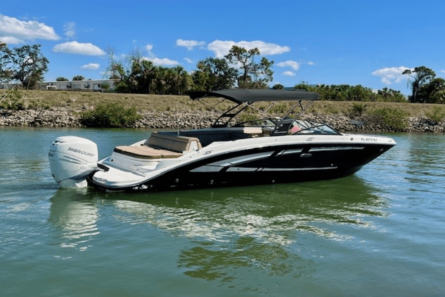 2017 Sea Ray 270 SDX OUTBOARD Image Thumbnail #1