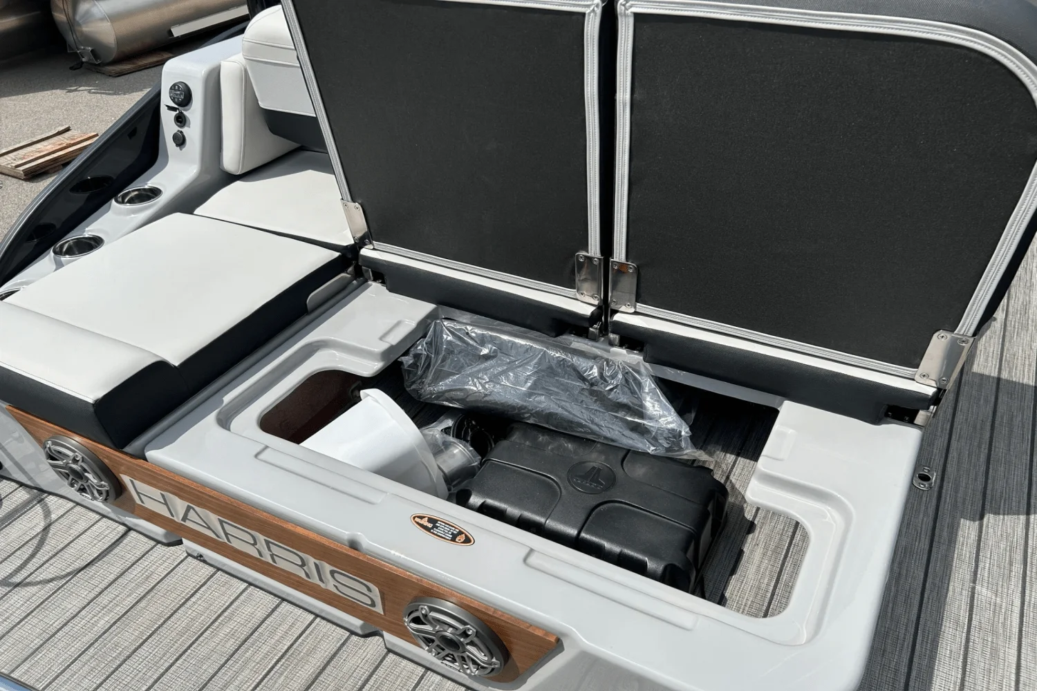 2025 Harris Grand Mariner 250 Image Thumbnail #14