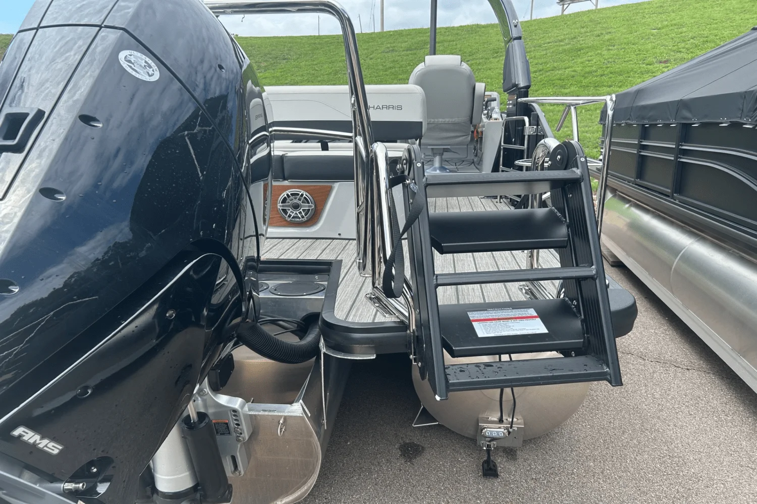 2025 Harris Grand Mariner 250 Image Thumbnail #9