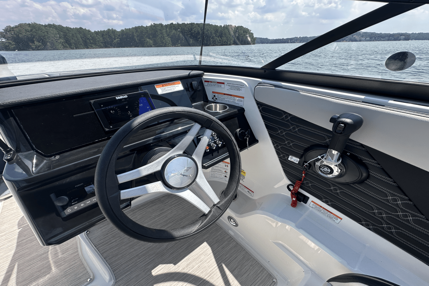 2025 Sea Ray SPX 190 Image Thumbnail #14