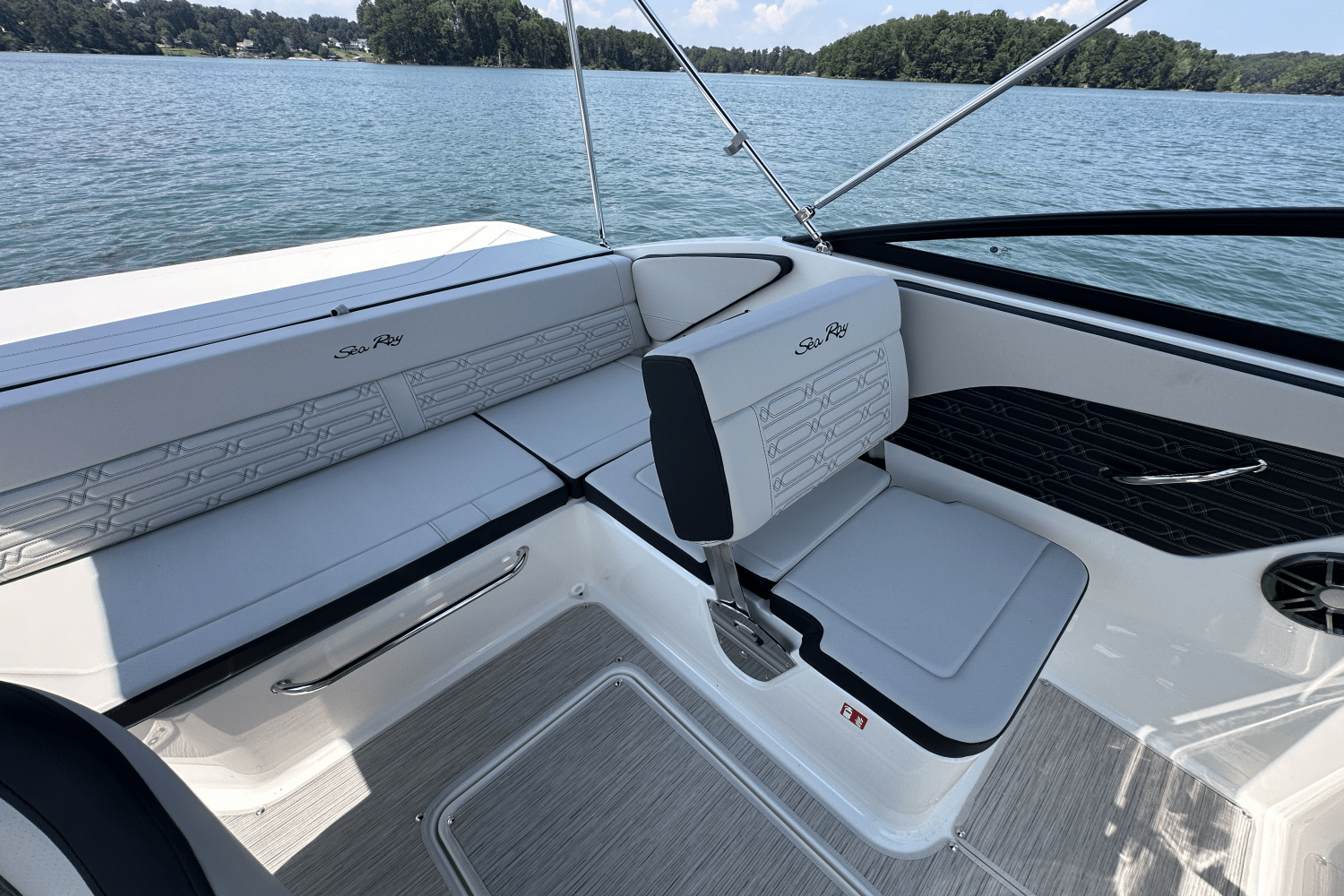 2025 Sea Ray SPX 190 Image Thumbnail #16