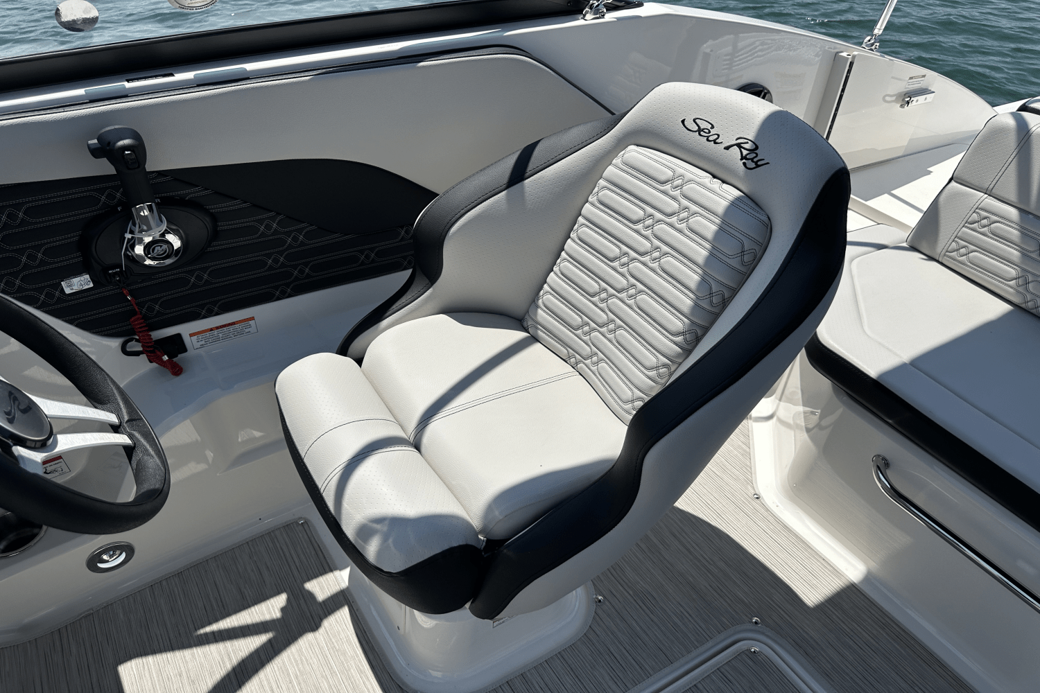 2025 Sea Ray SPX 190 Image Thumbnail #15