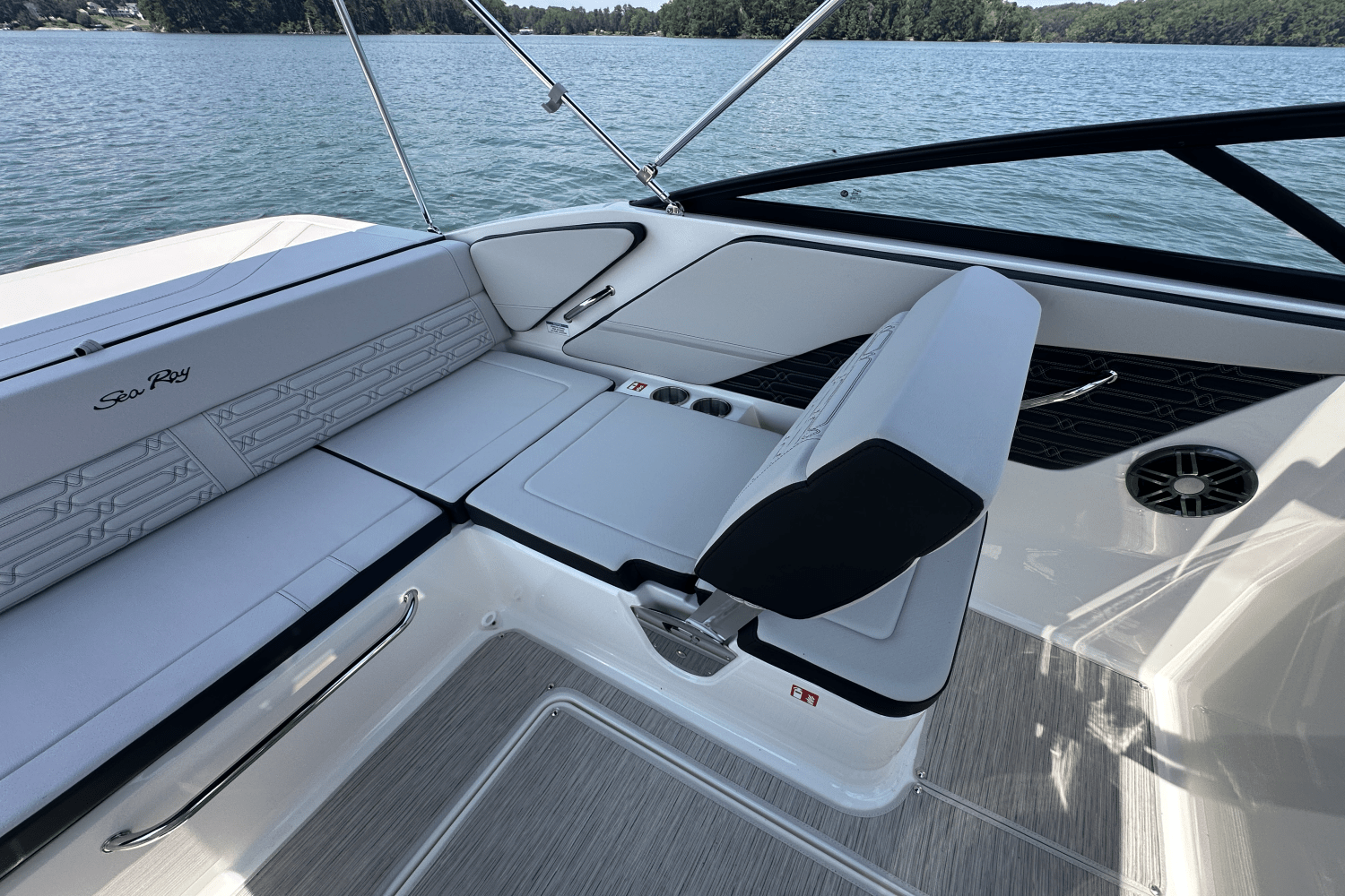 2025 Sea Ray SPX 190 Image Thumbnail #17