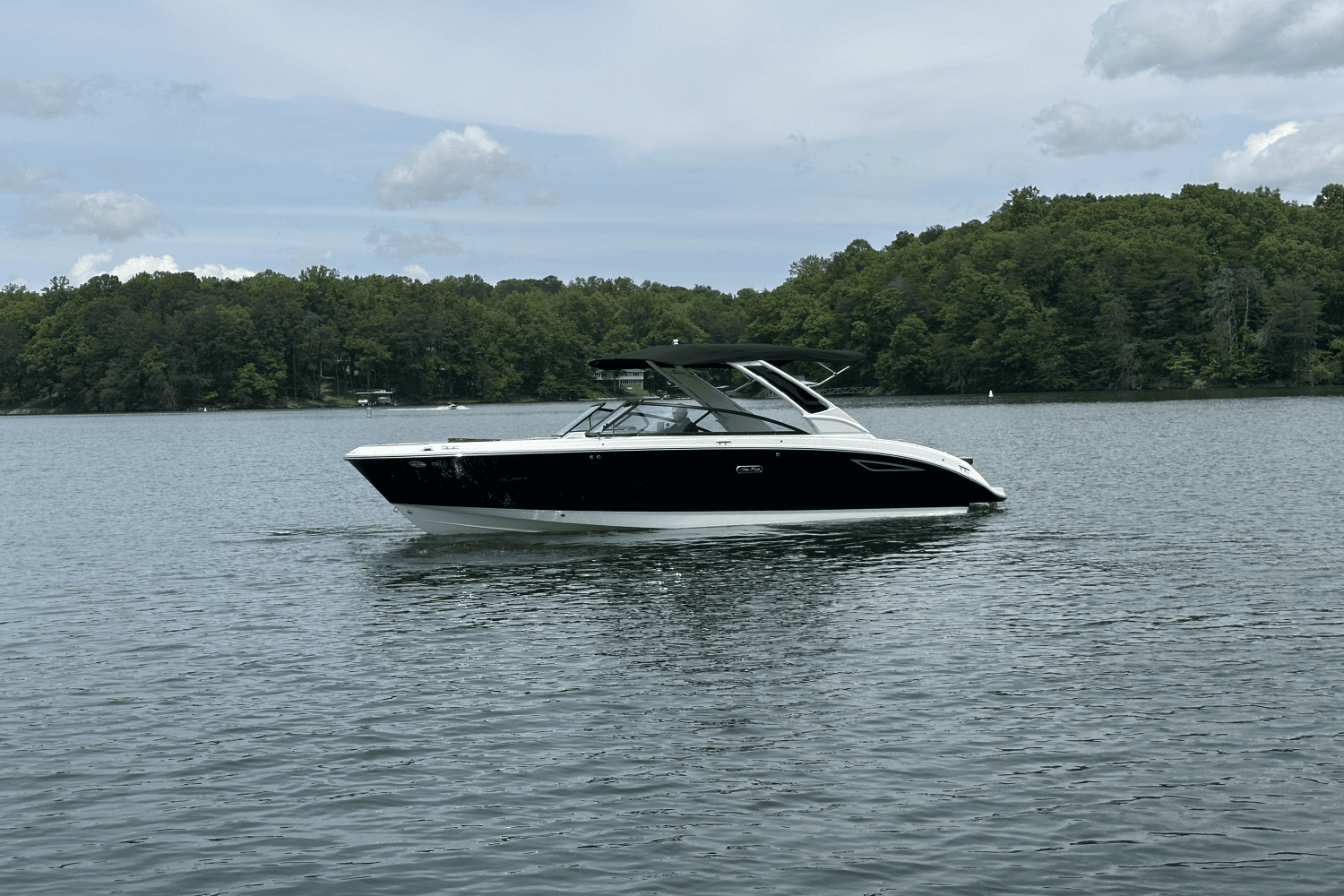 2025 Sea Ray SDX 270 Surf Image Thumbnail #2