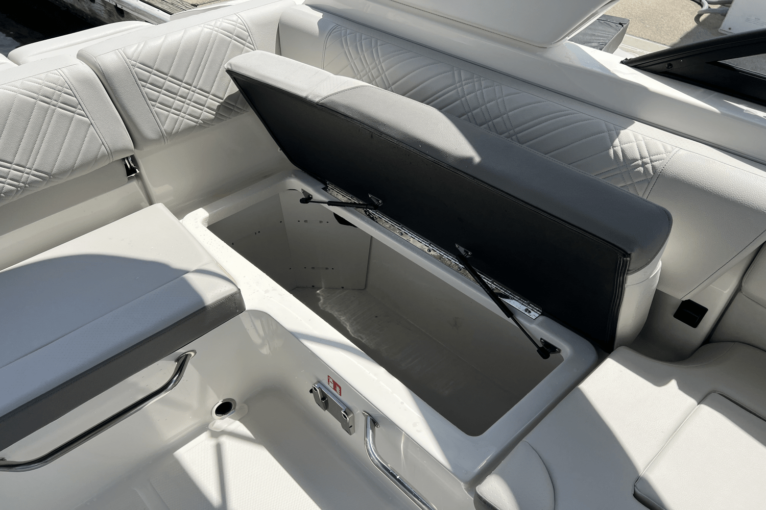 2026 Sea Ray SDX 230 Outboard Image Thumbnail #16