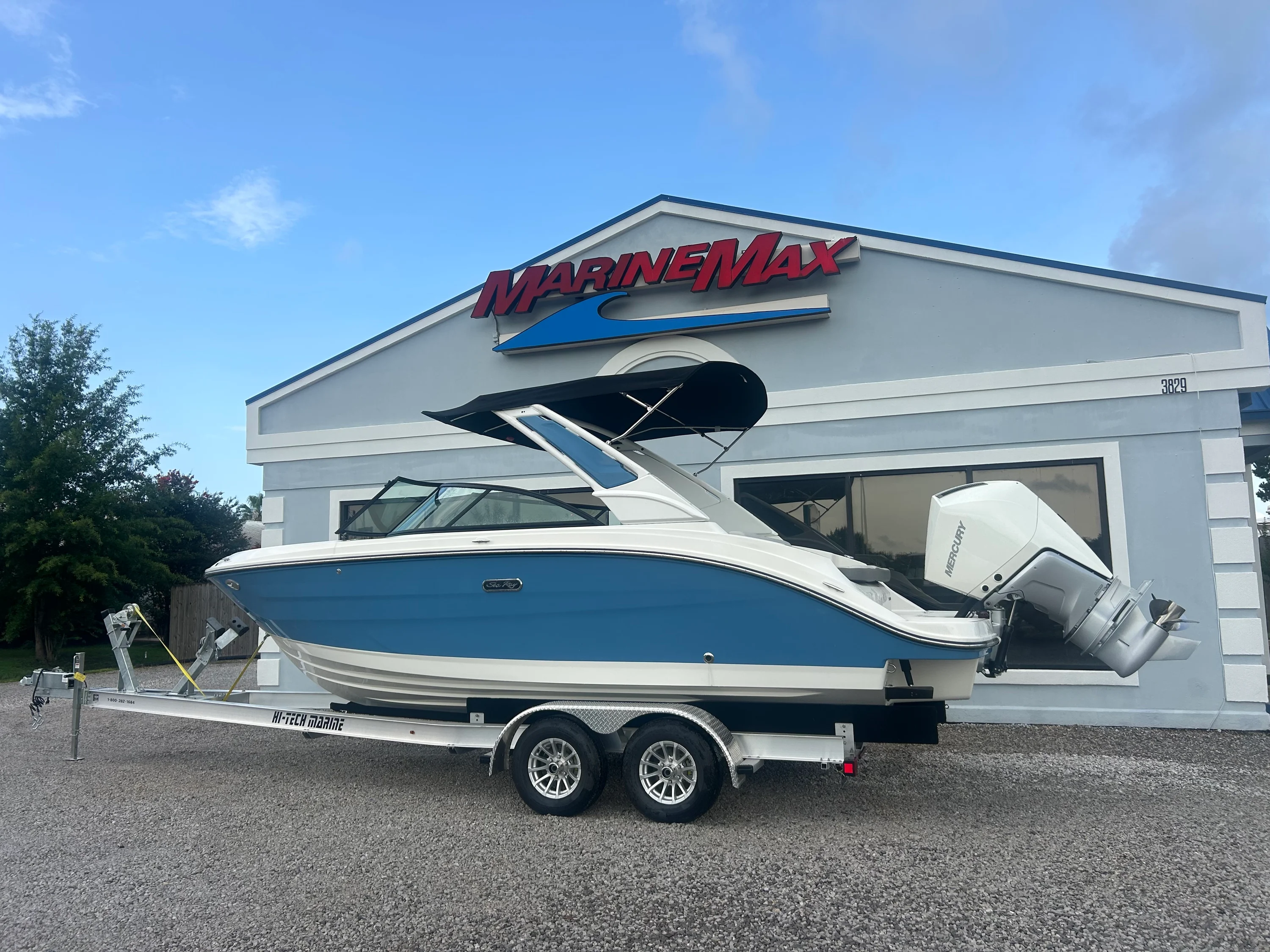 2026 Sea Ray SDX 230 Outboard Image Thumbnail #4