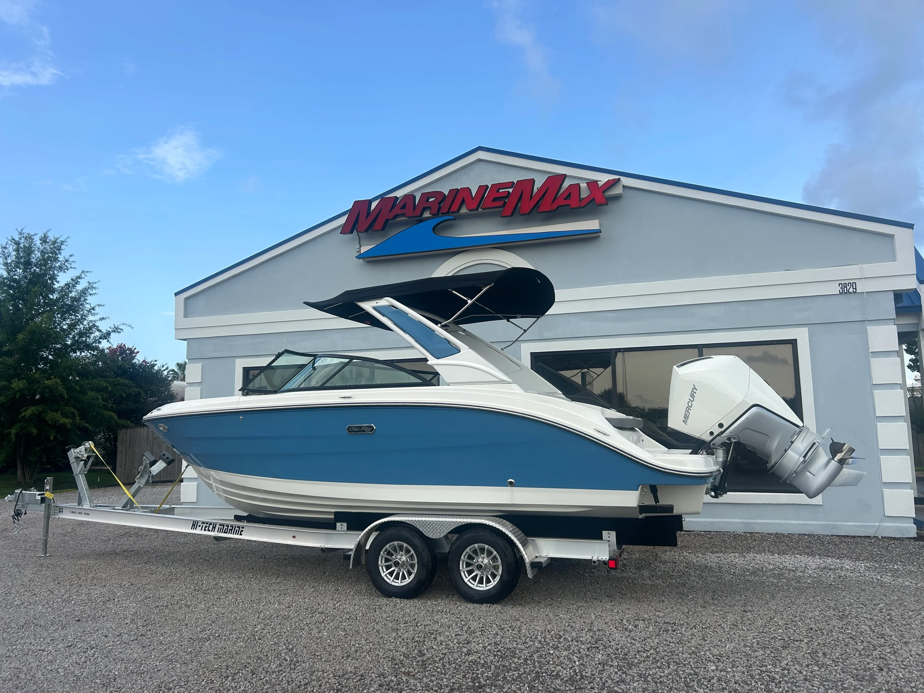 2026 Sea Ray SDX 230 Outboard Image Thumbnail #5