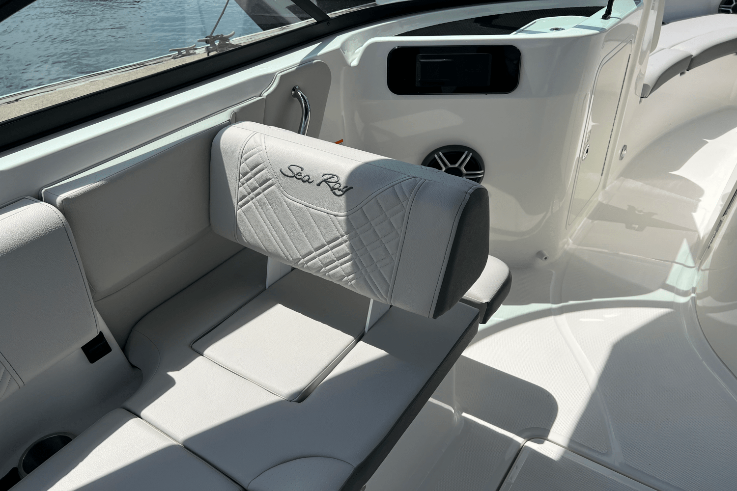 2026 Sea Ray SDX 230 Outboard Image Thumbnail #21