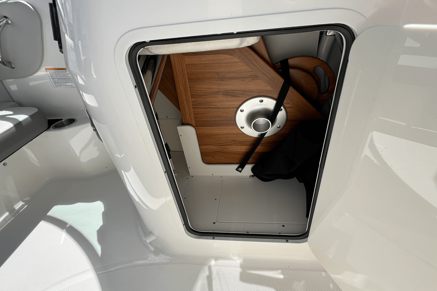 2026 Sea Ray SDX 230 Outboard Image Thumbnail #7