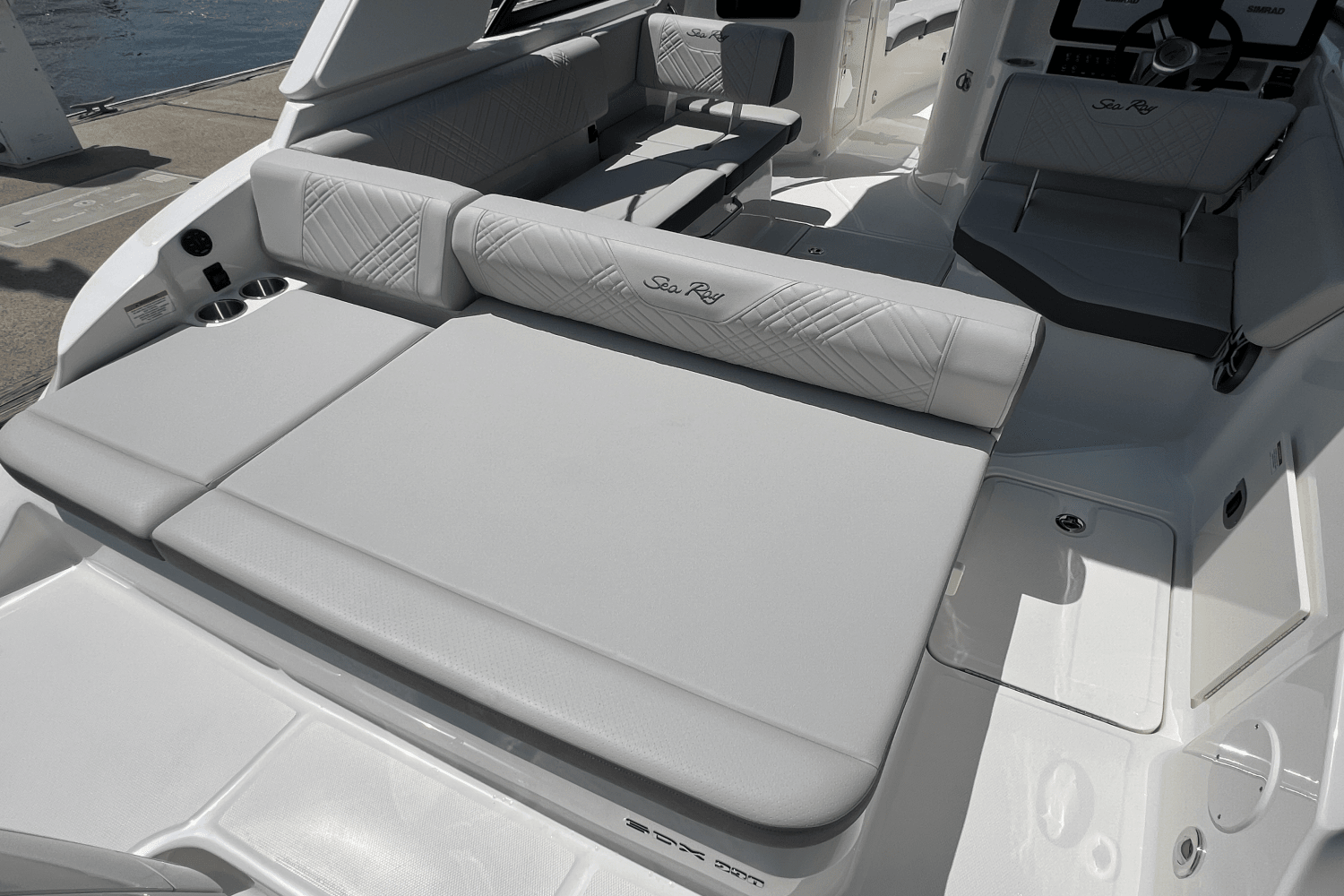 2026 Sea Ray SDX 230 Outboard Image Thumbnail #5