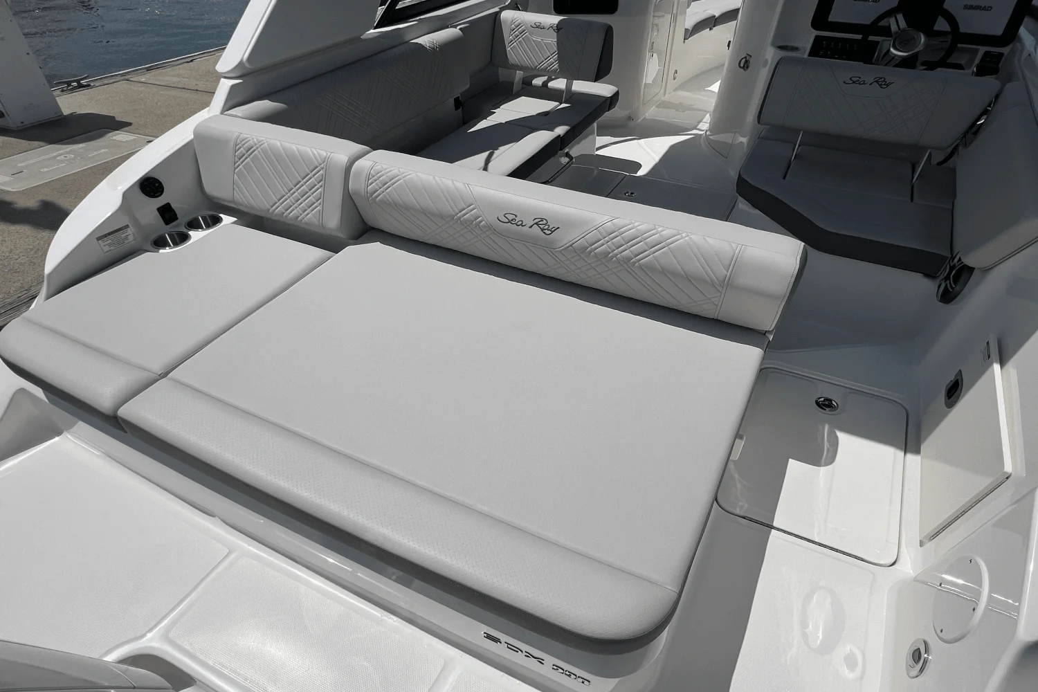 2026 Sea Ray SDX 230 Outboard Image Thumbnail #5