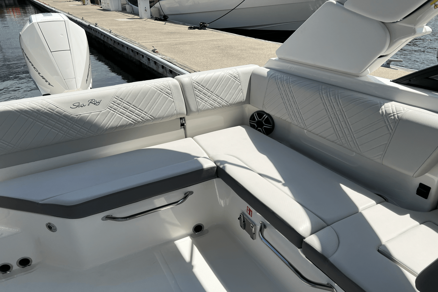 2026 Sea Ray SDX 230 Outboard Image Thumbnail #6