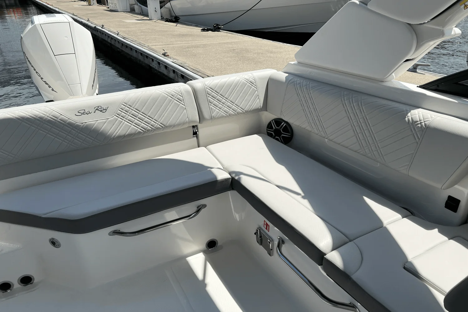 2026 Sea Ray SDX 230 Outboard Image Thumbnail #6