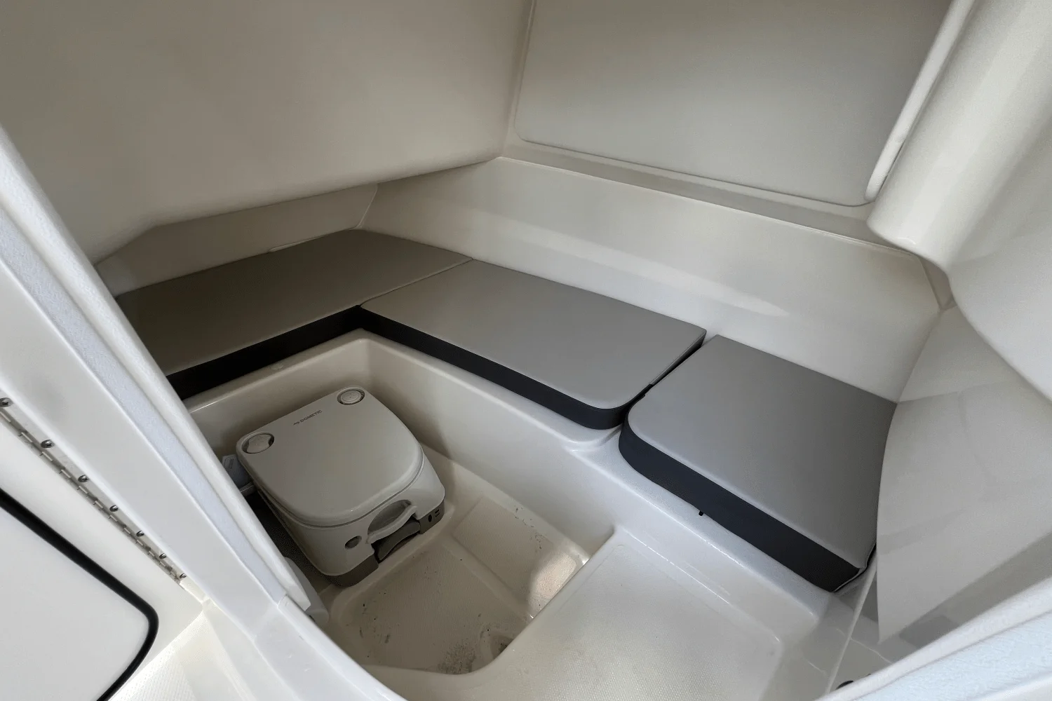 2026 Sea Ray SDX 230 Outboard Image Thumbnail #9