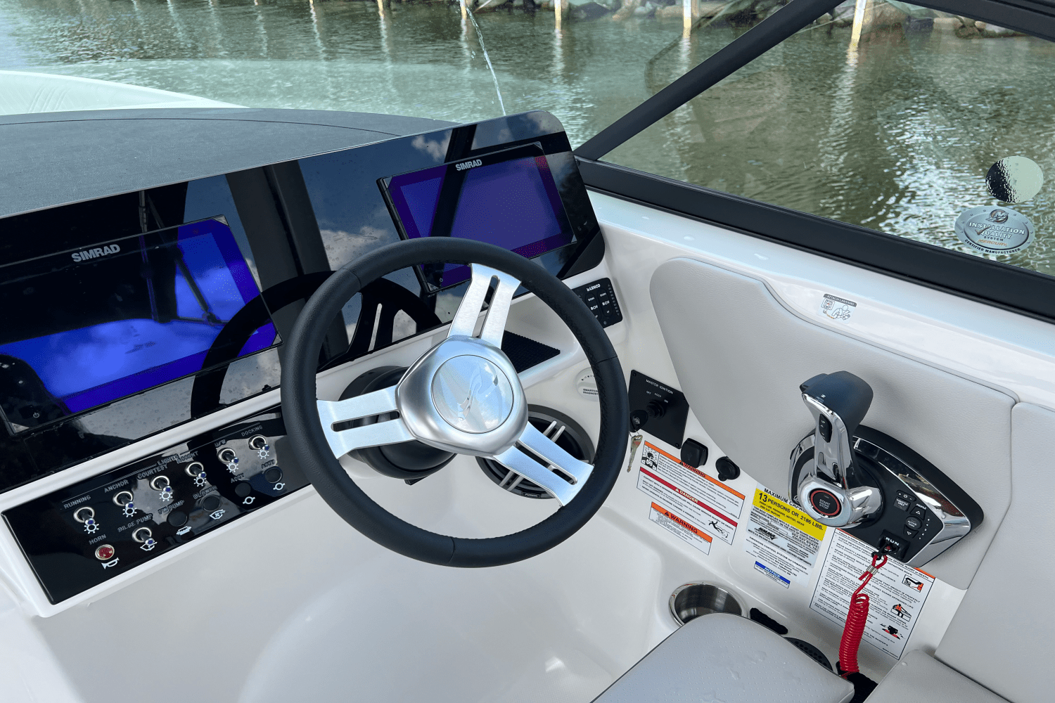 2026 Sea Ray SDX 230 Outboard Image Thumbnail #14