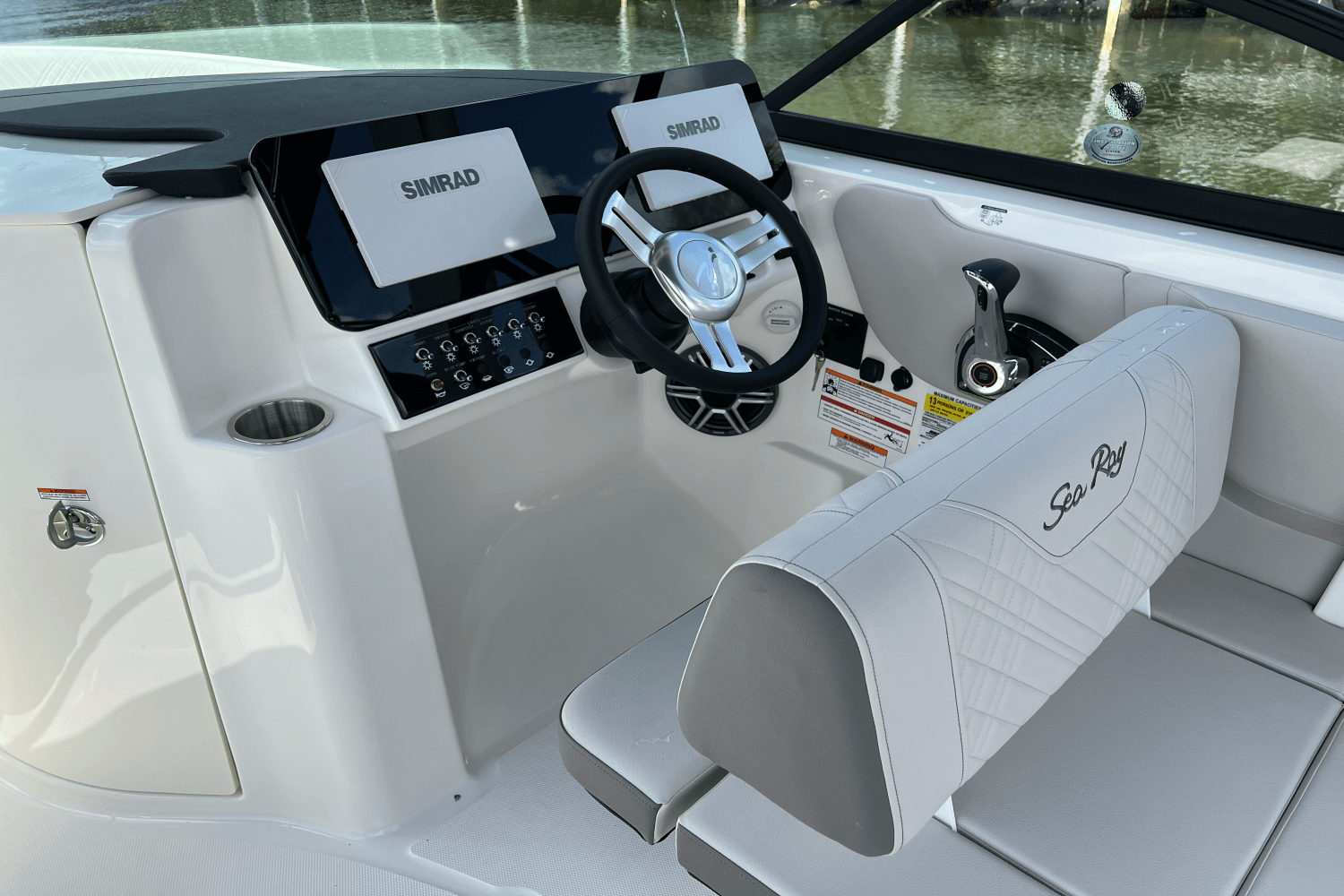 2026 Sea Ray SDX 230 Outboard Image Thumbnail #12