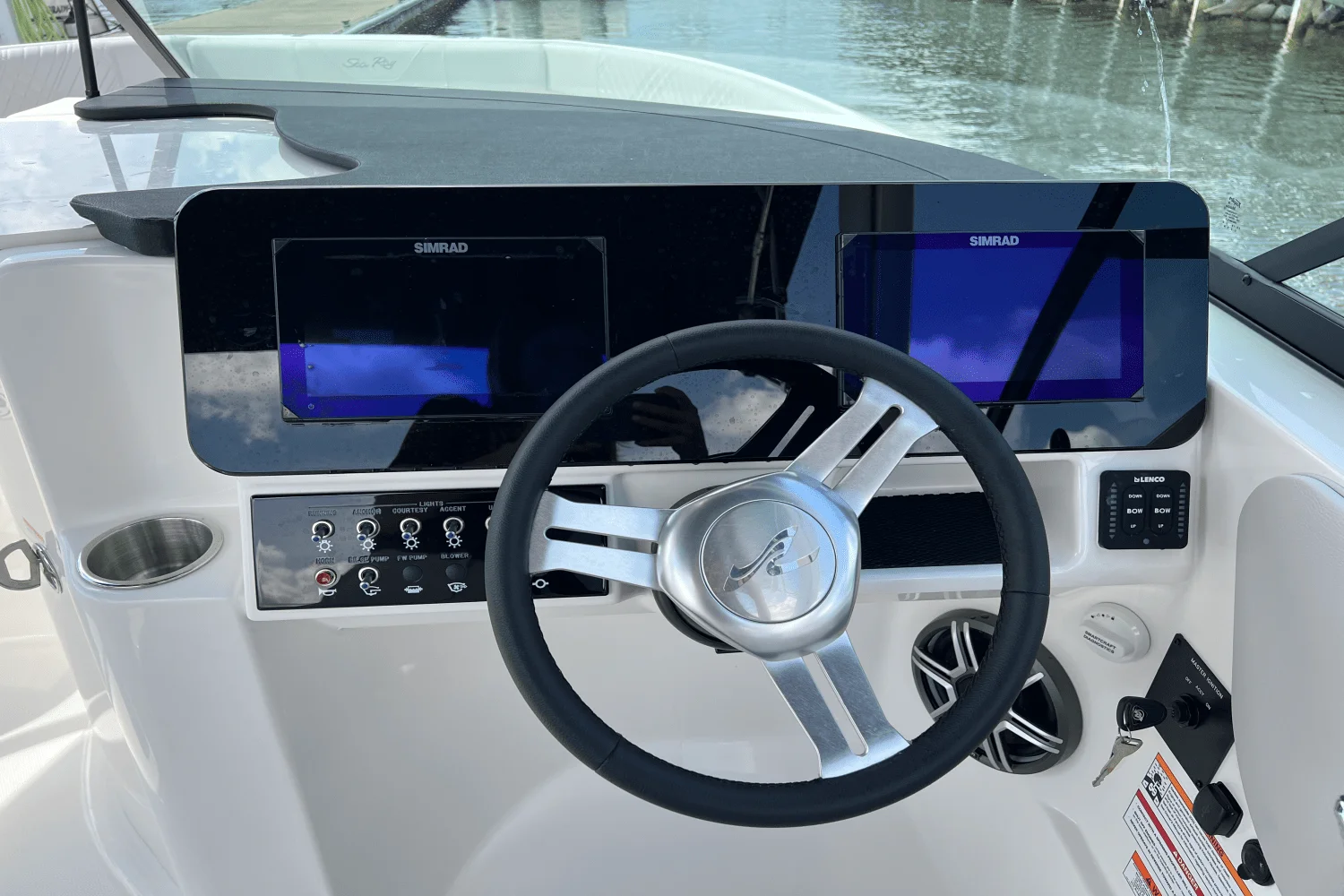 2026 Sea Ray SDX 230 Outboard Image Thumbnail #11