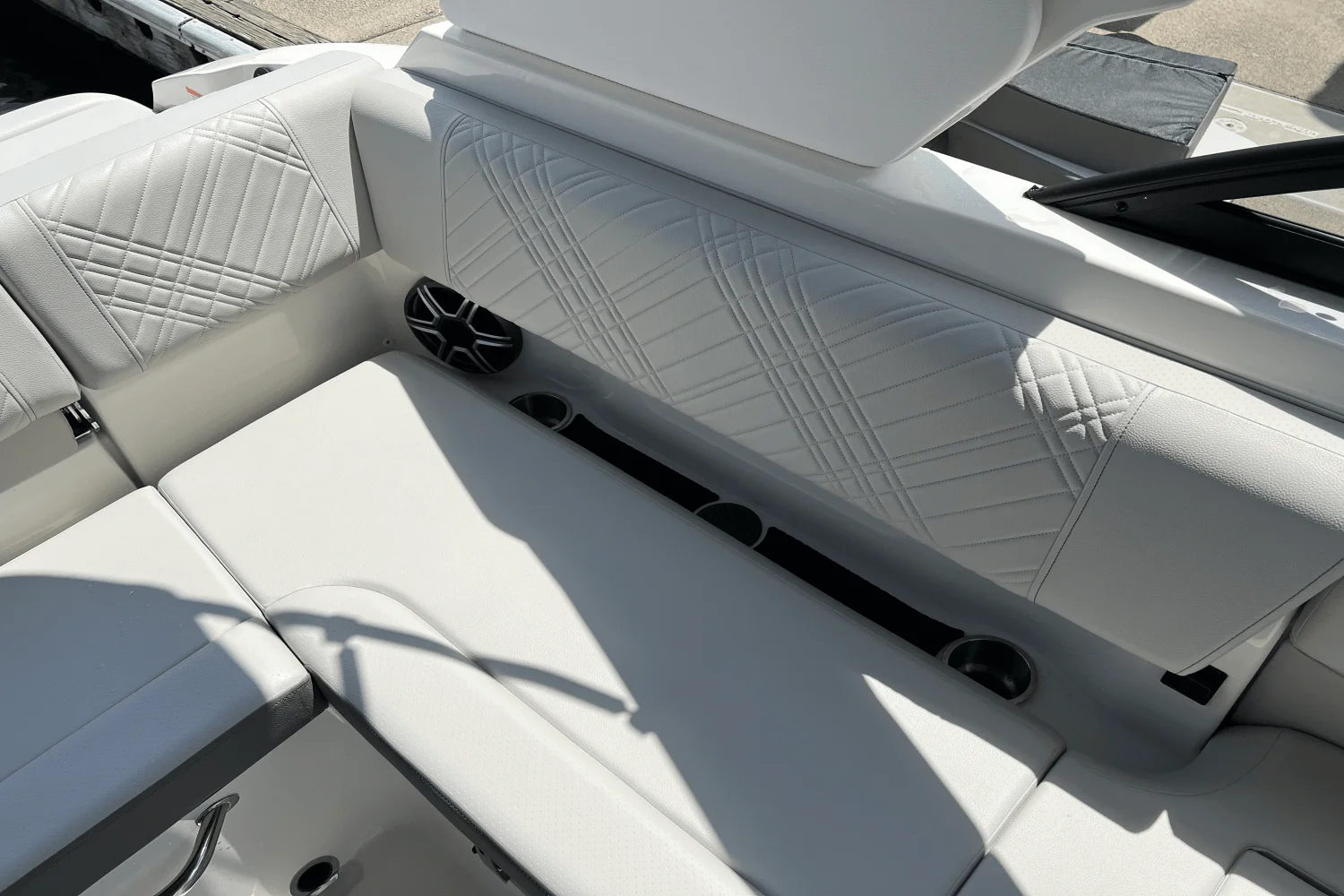 2026 Sea Ray SDX 230 Outboard Image Thumbnail #15