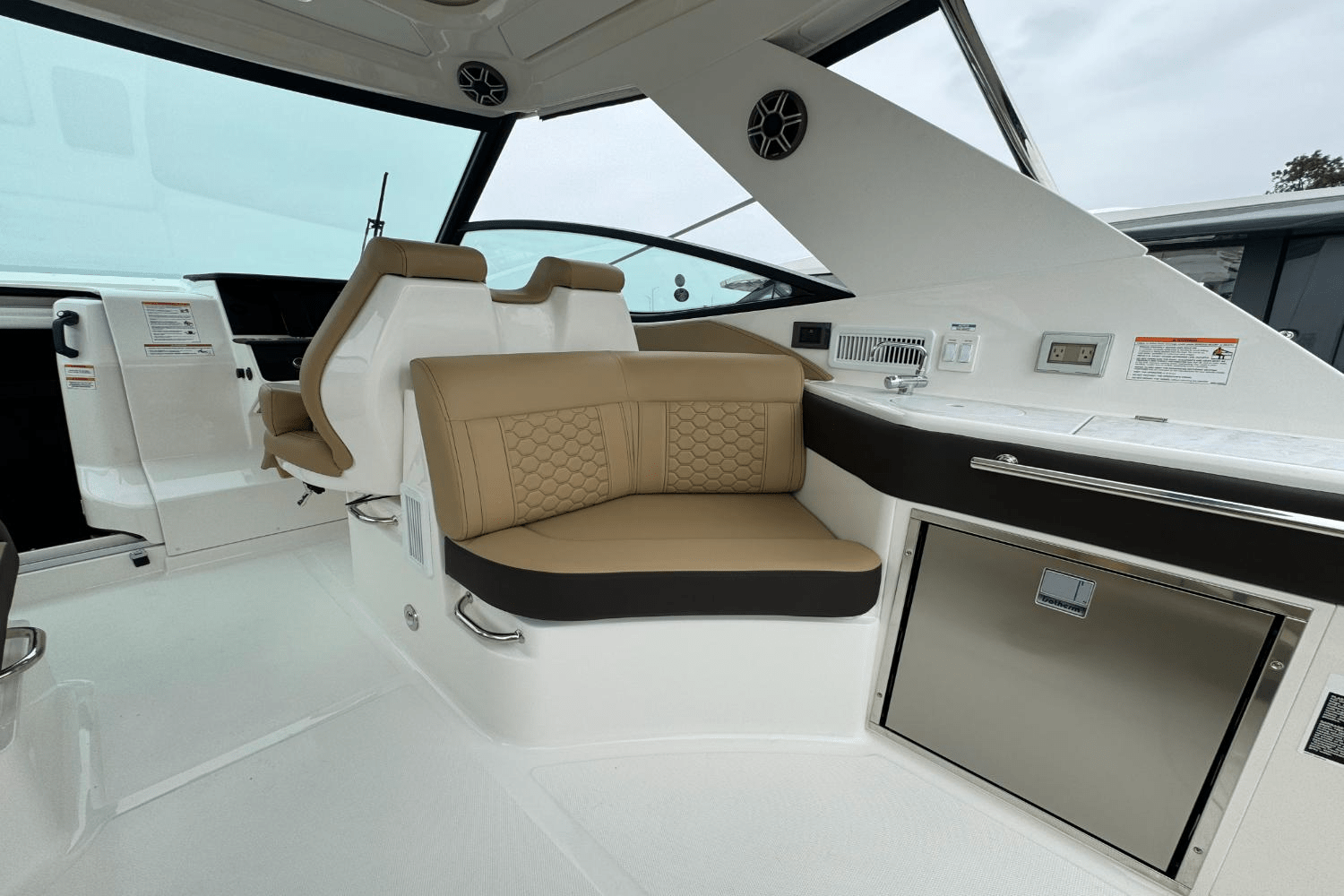 2026 Sea Ray 320DA-OB Image Thumbnail #19