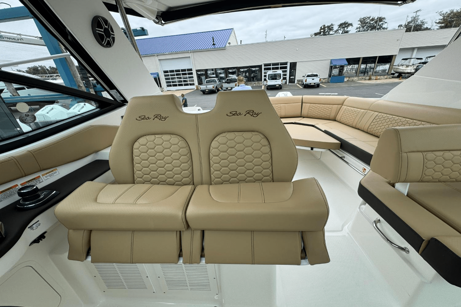 2026 Sea Ray 320DA-OB Image Thumbnail #25