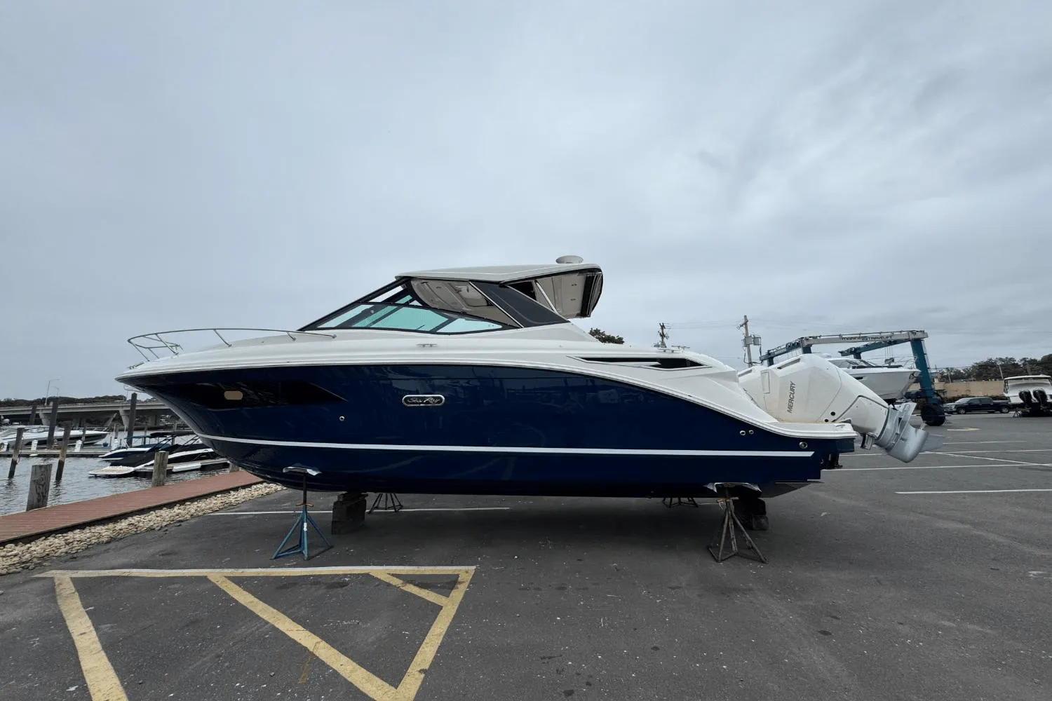 2026 Sea Ray Sundancer 320 Outboard Image Thumbnail #2