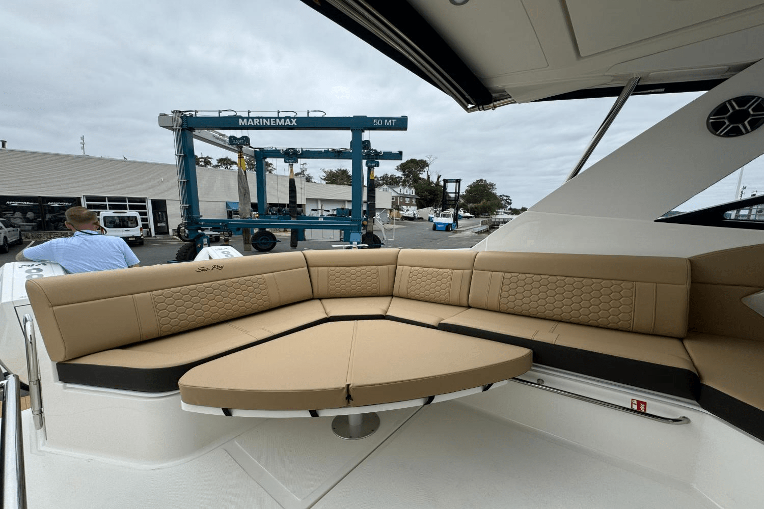 2026 Sea Ray 320DA-OB Image Thumbnail #9
