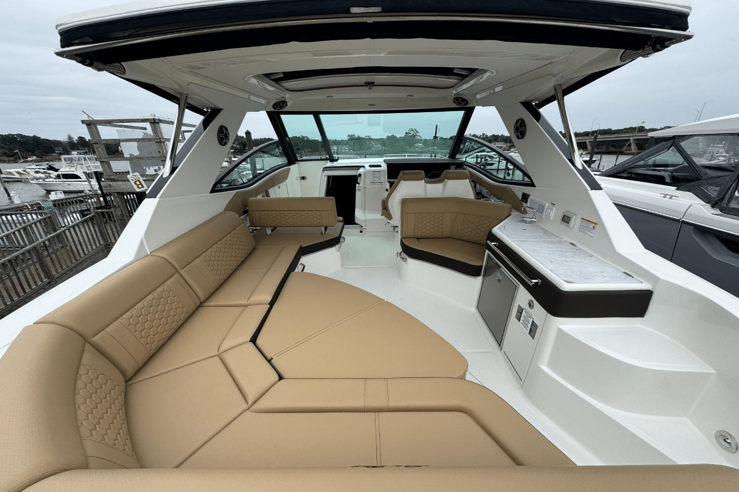2026 Sea Ray 320DA-OB Image Thumbnail #6