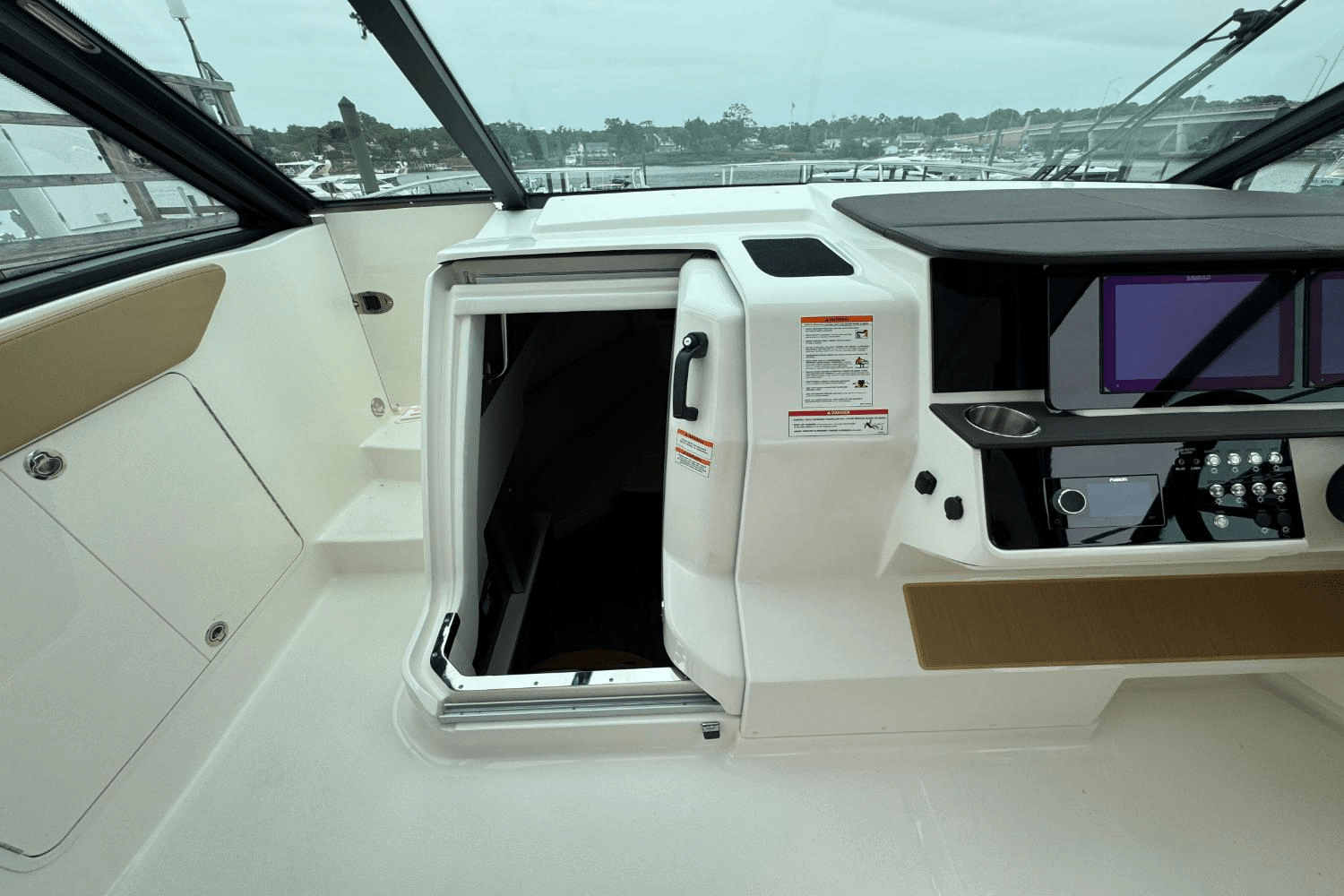 2026 Sea Ray 320DA-OB Image Thumbnail #31