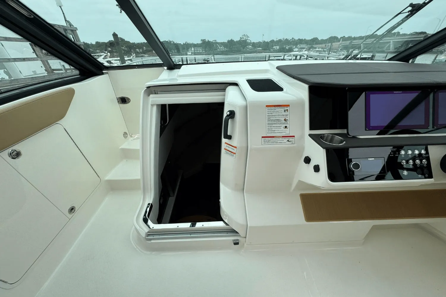 2026 Sea Ray Sundancer 320 Outboard Image Thumbnail #31