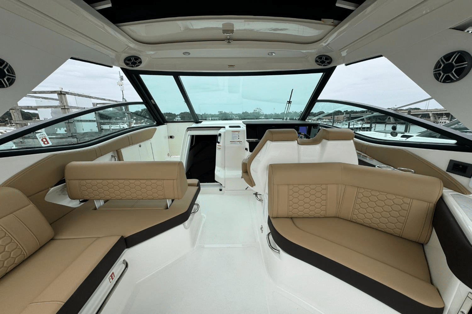 2026 Sea Ray 320DA-OB Image Thumbnail #21