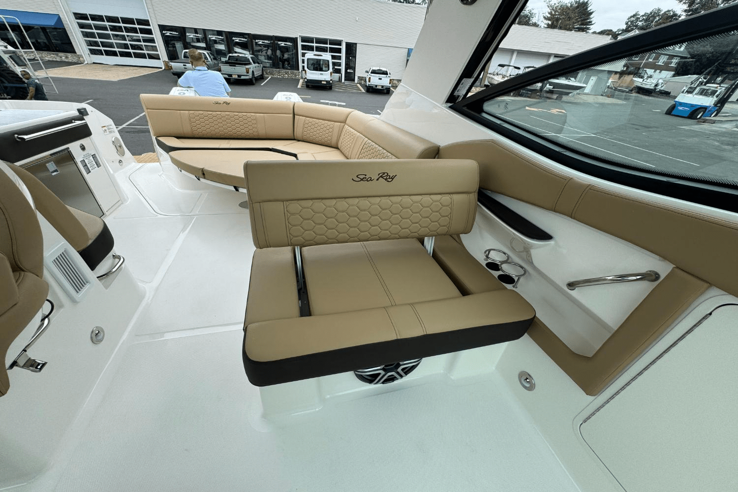 2026 Sea Ray 320DA-OB Image Thumbnail #17