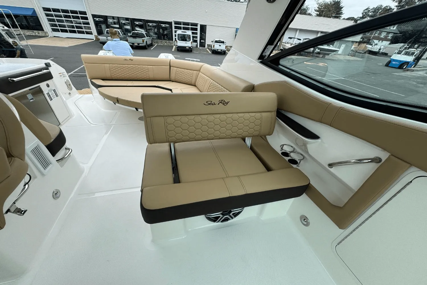 2026 Sea Ray Sundancer 320 Outboard Image Thumbnail #17