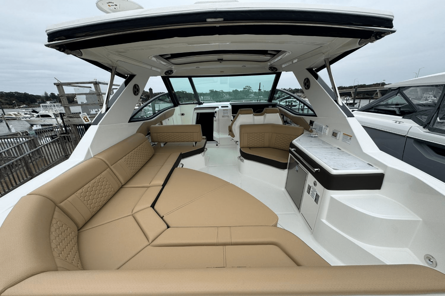 2026 Sea Ray 320DA-OB Image Thumbnail #5