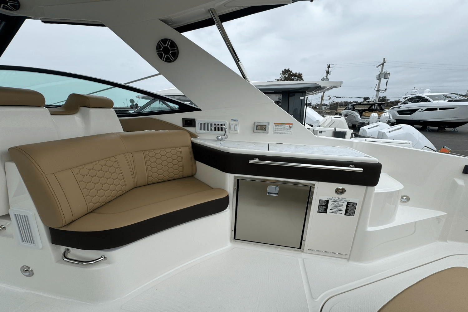 2026 Sea Ray 320DA-OB Image Thumbnail #11