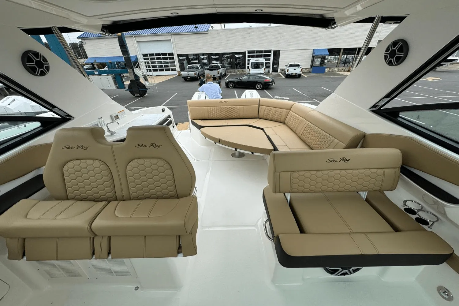 2026 Sea Ray Sundancer 320 Outboard Image Thumbnail #22