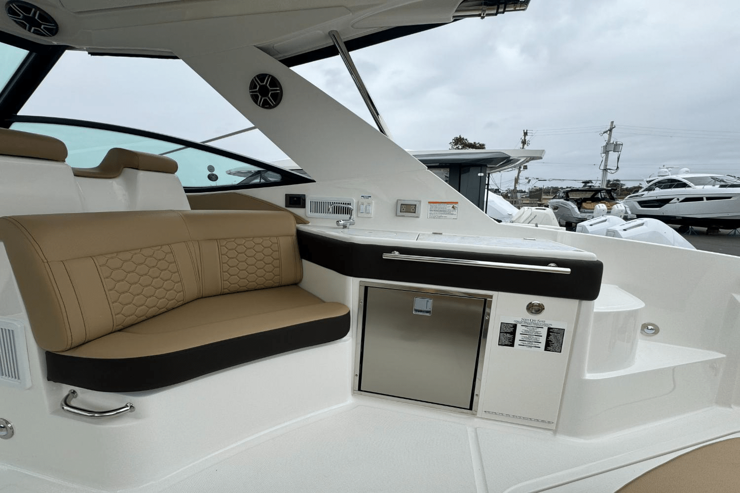 2026 Sea Ray 320DA-OB Image Thumbnail #12