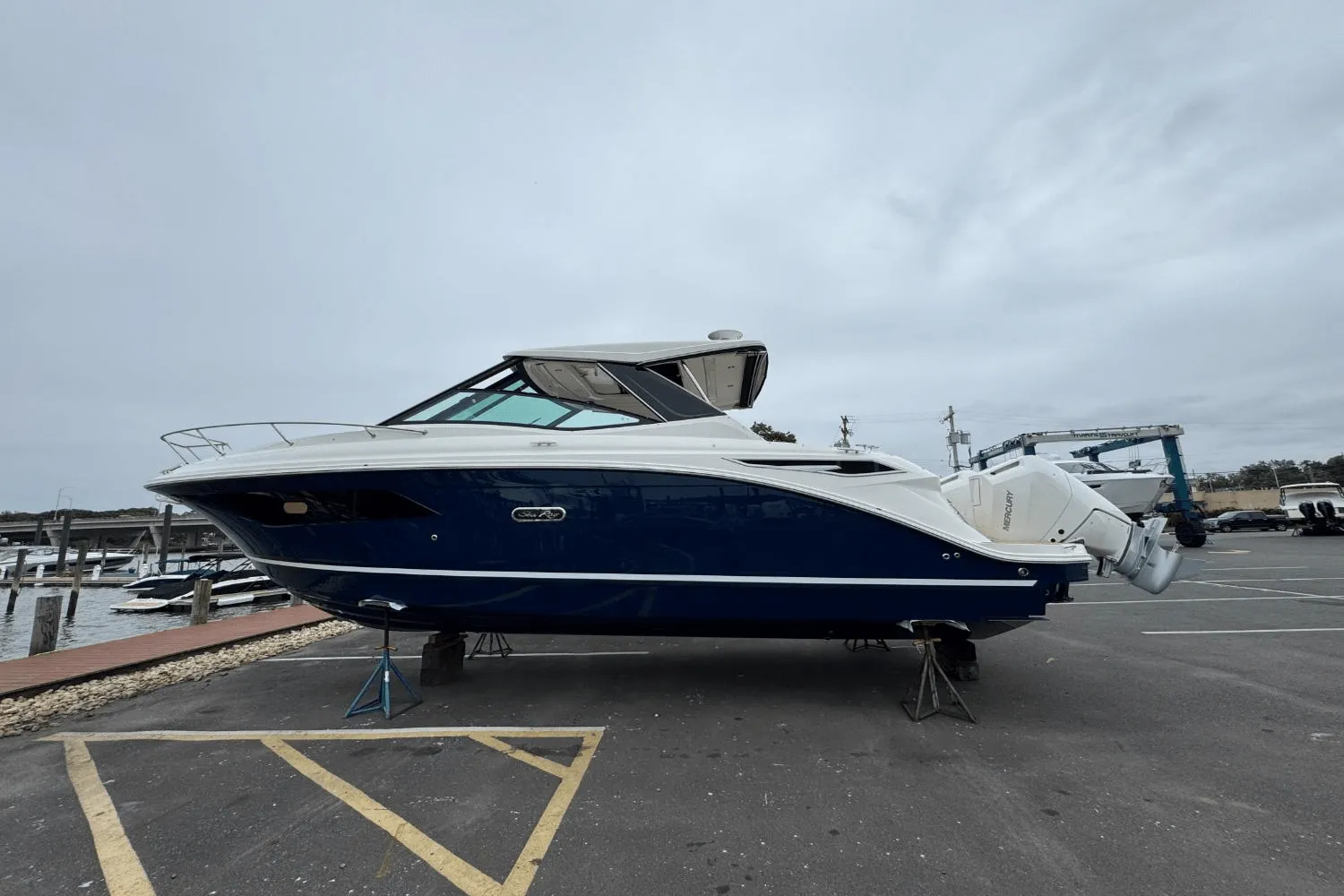 2026 Sea Ray Sundancer 320 Outboard Image Thumbnail #1