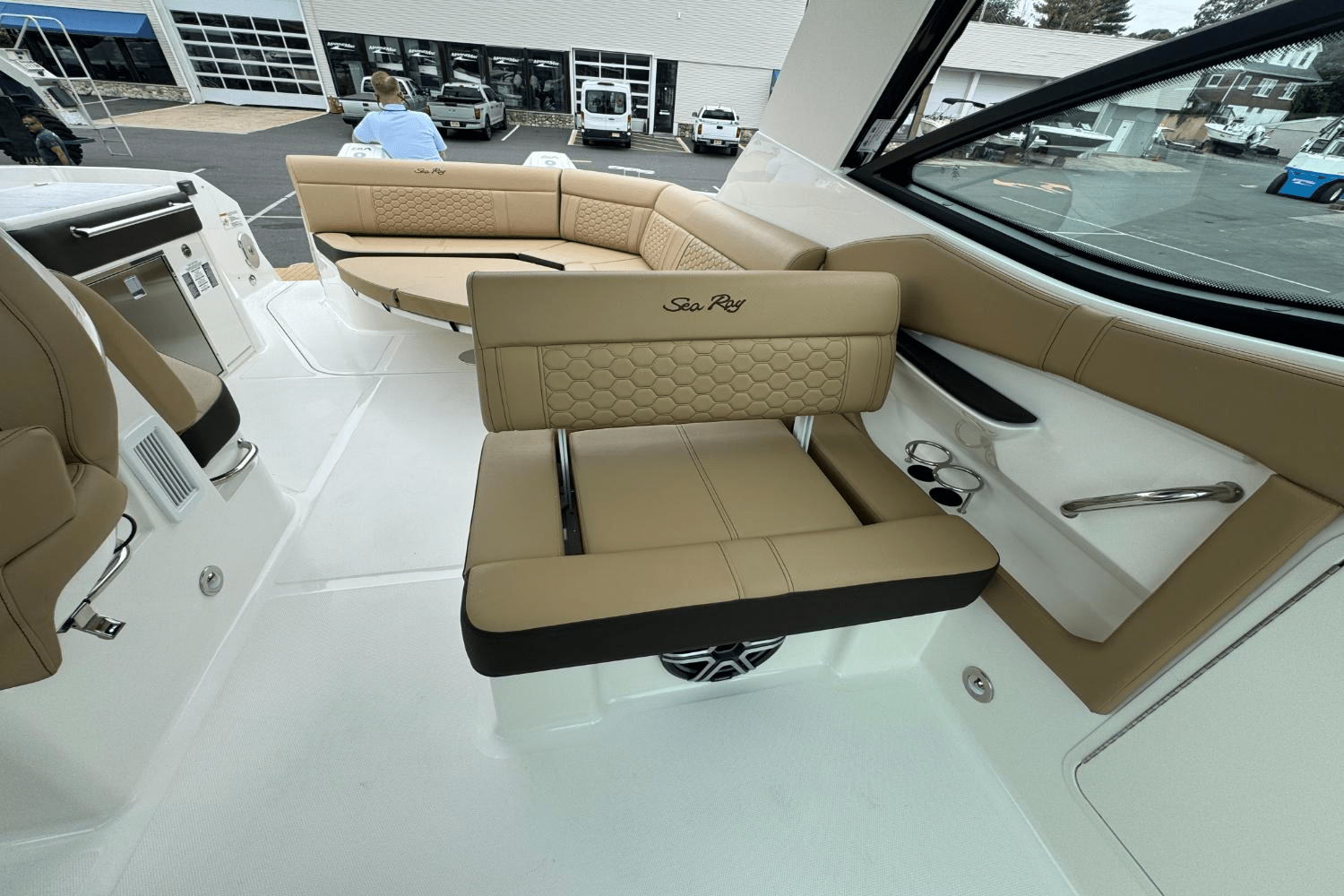 2026 Sea Ray 320DA-OB Image Thumbnail #18