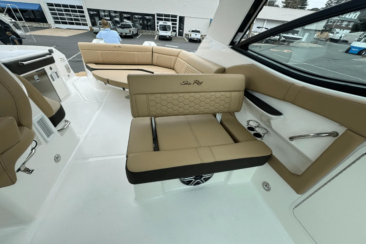 2026 Sea Ray Sundancer 320 Outboard Image Thumbnail #18