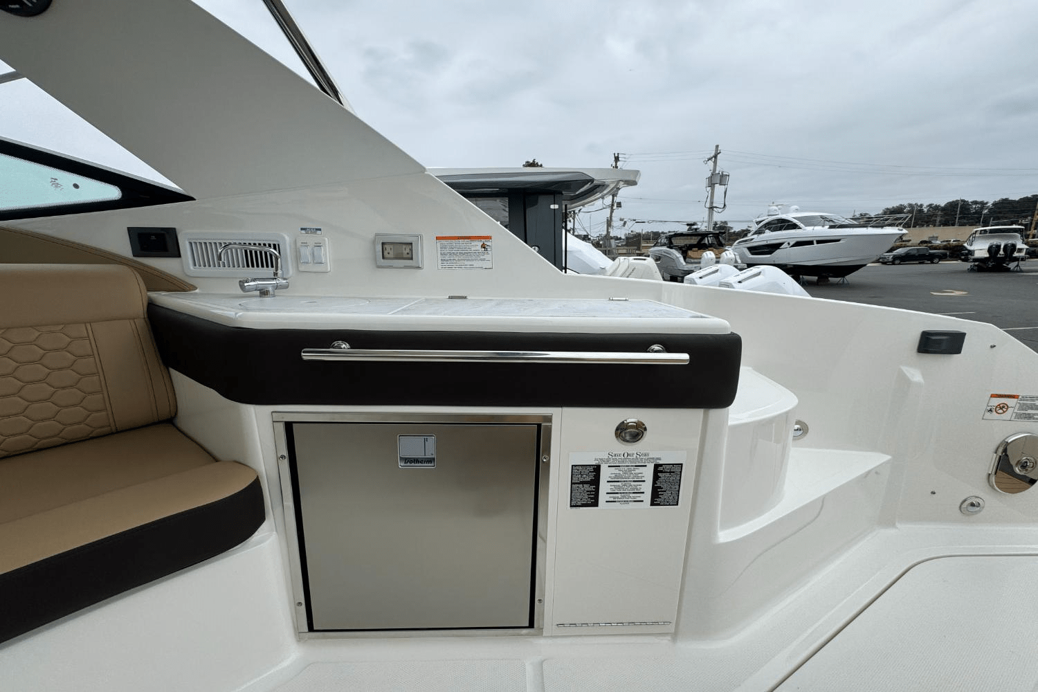 2026 Sea Ray 320DA-OB Image Thumbnail #13