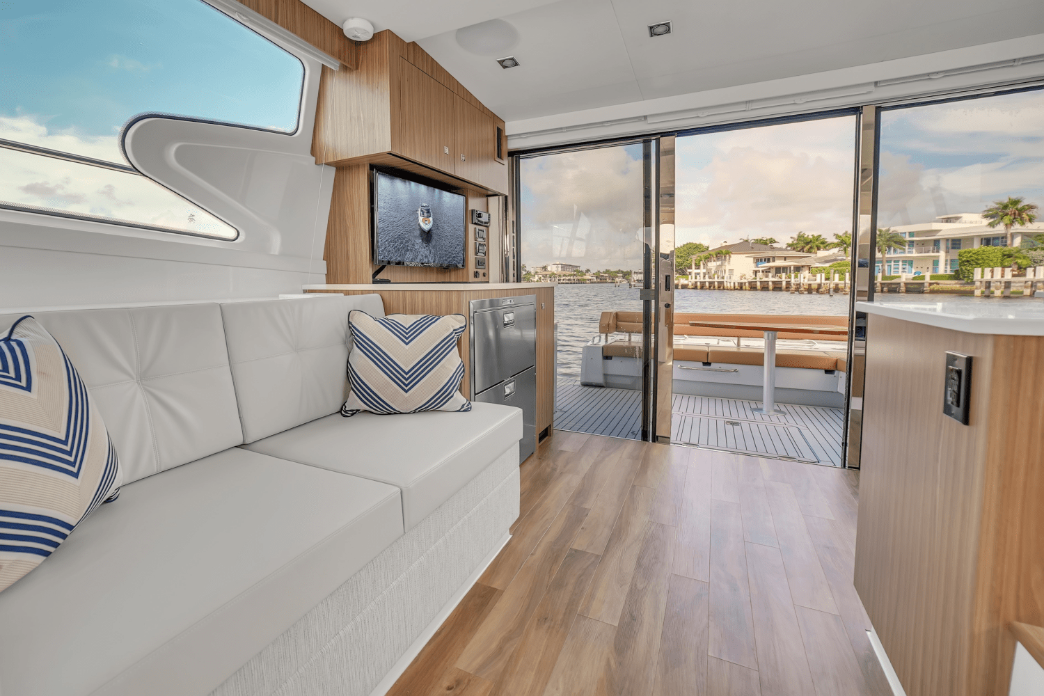 2025 Cruisers Yachts 46 Cantius Image Thumbnail #25