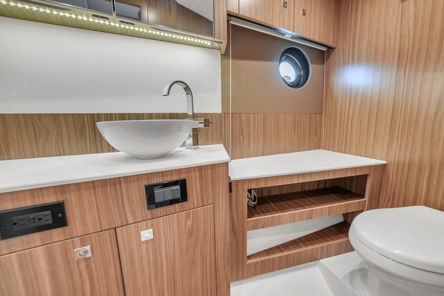 2025 Cruisers Yachts 46 Cantius Image Thumbnail #45