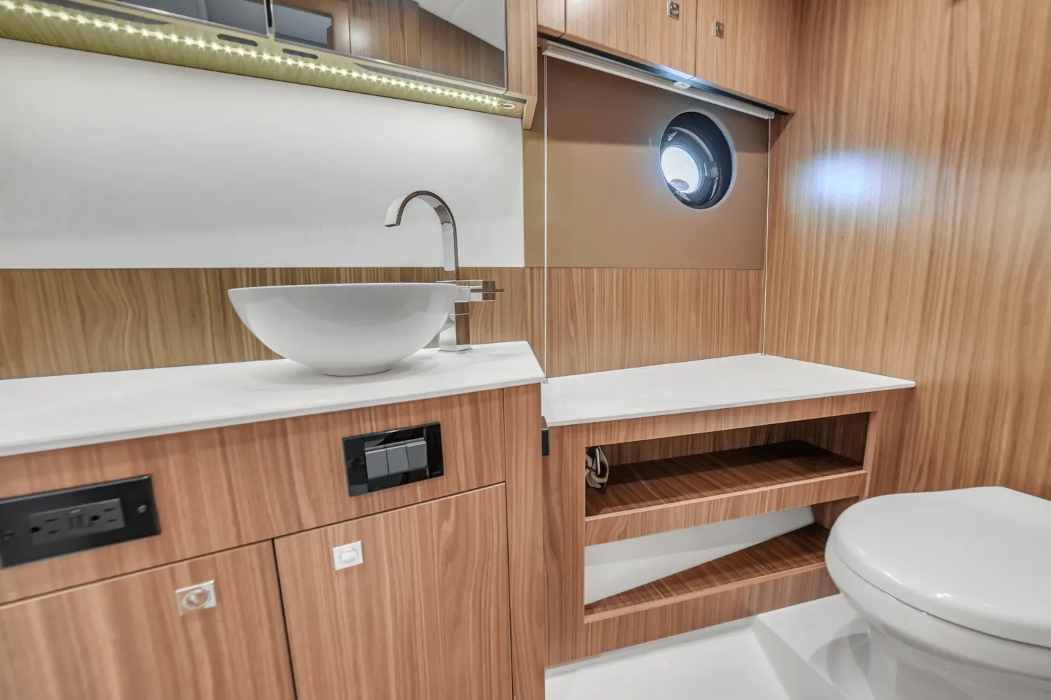 2025 Cruisers Yachts 46 Cantius Image Thumbnail #45