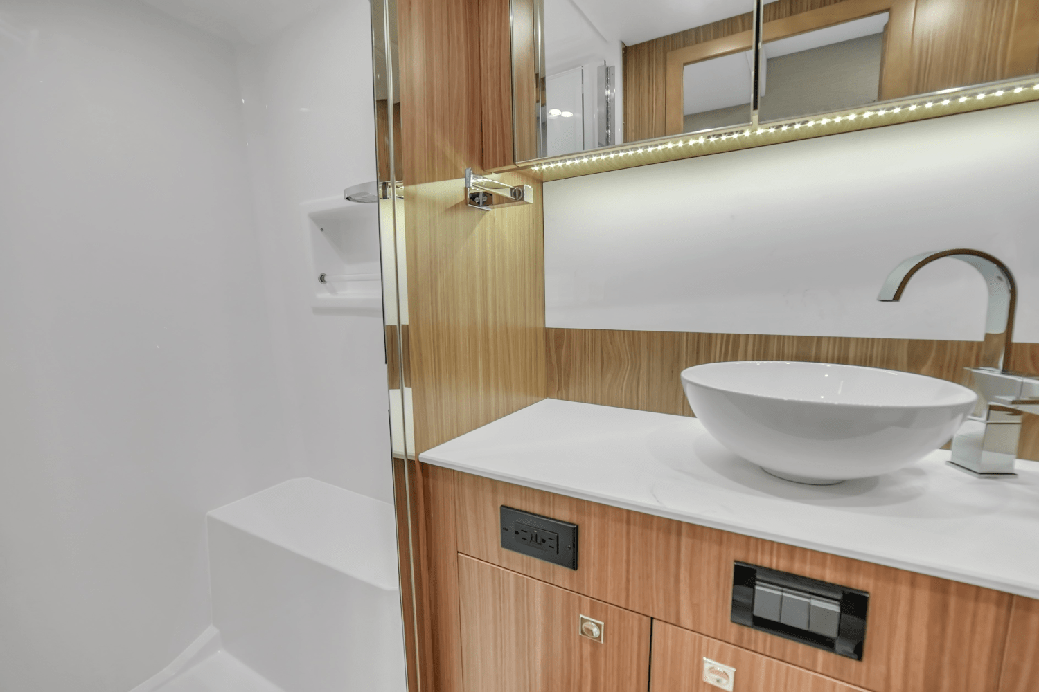 2025 Cruisers Yachts 46 Cantius Image Thumbnail #46
